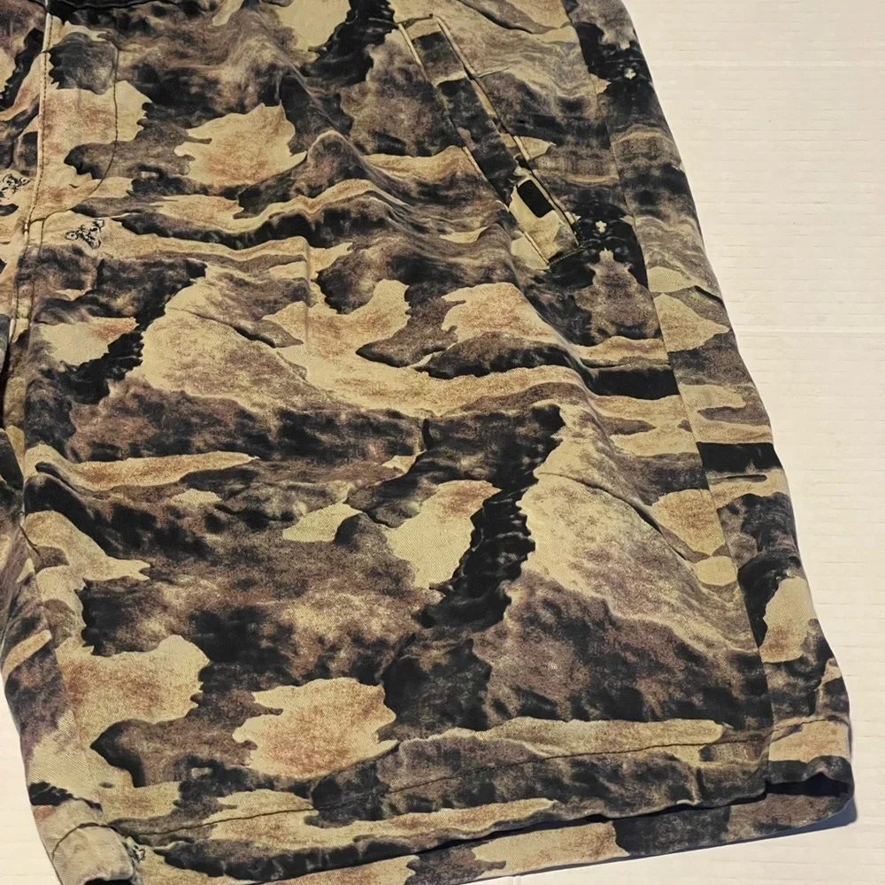 Marc Ecko‎ shorts dirt bike print mens size 38 tan black pre-owned condition